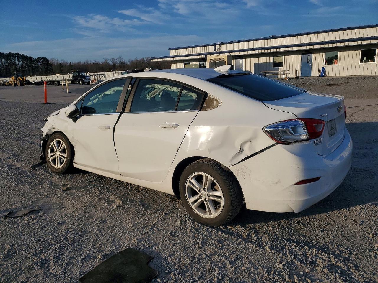 2017 CHEVROLET CRUZE LT photo 2