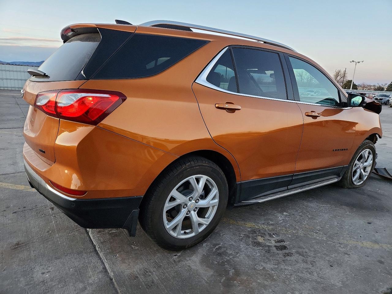 2018 CHEVROLET EQUINOX LT photo 3