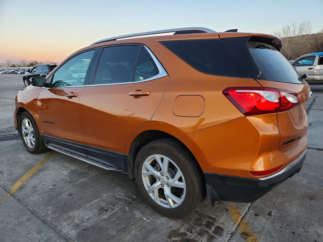 2018 CHEVROLET EQUINOX LT photo 2
