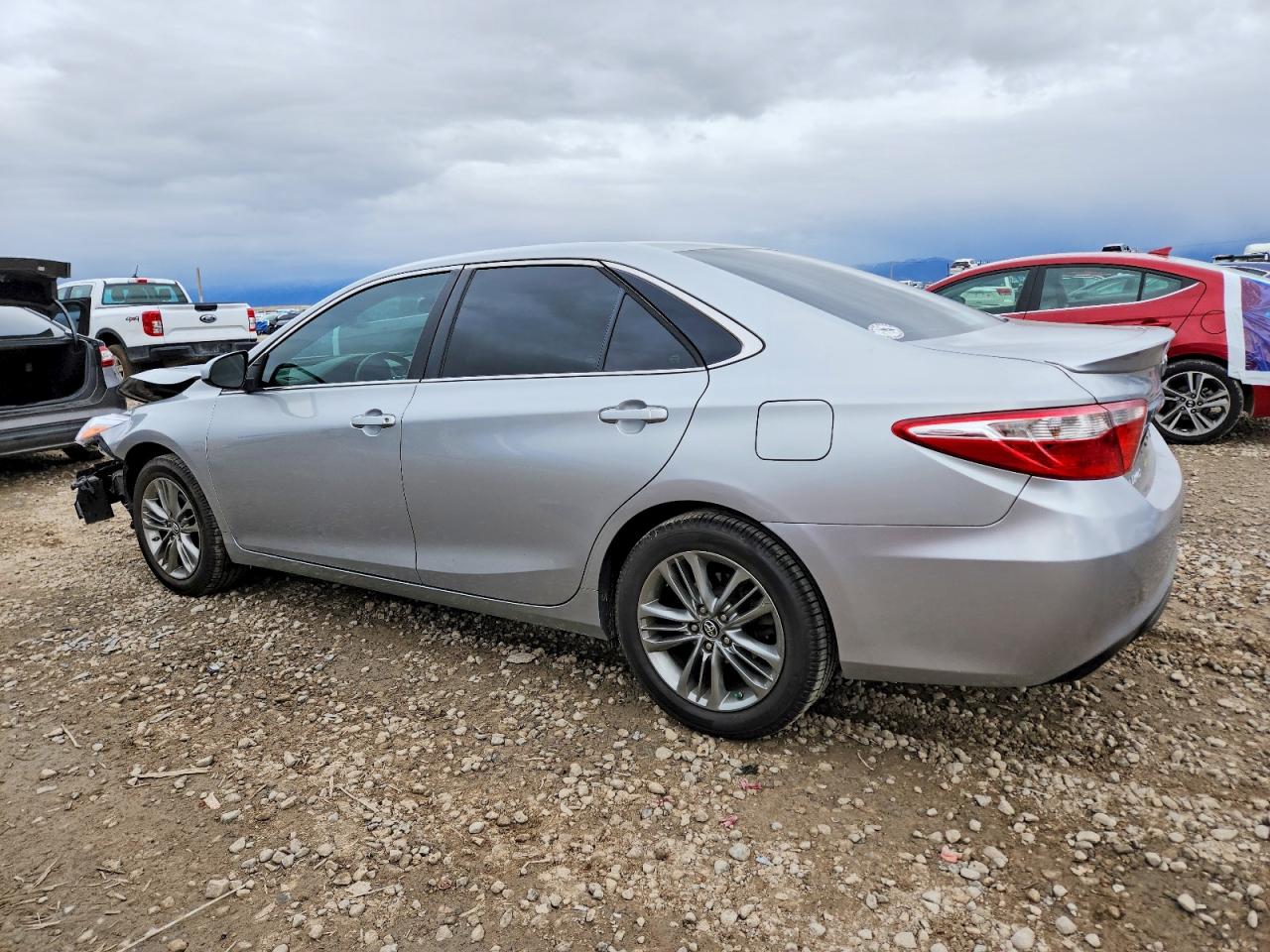 2016 TOYOTA CAMRY LE photo 2