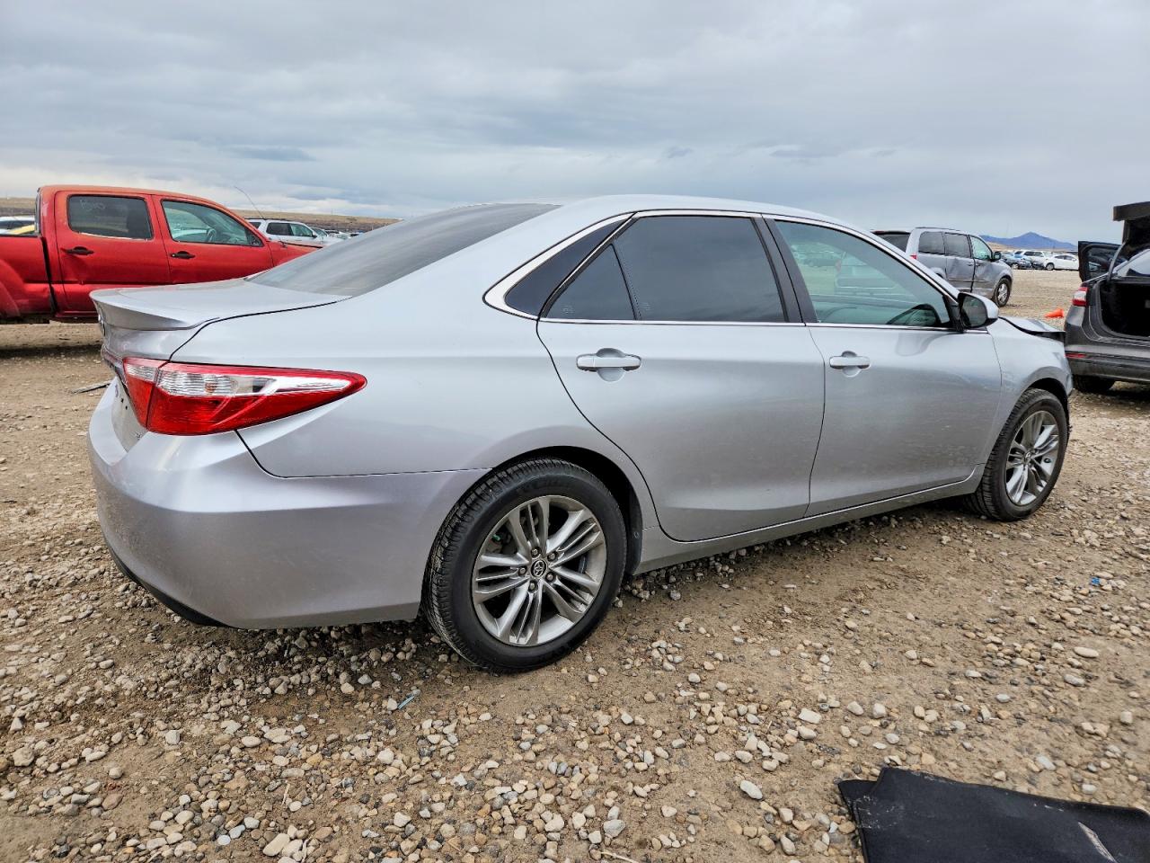 2016 TOYOTA CAMRY LE photo 3