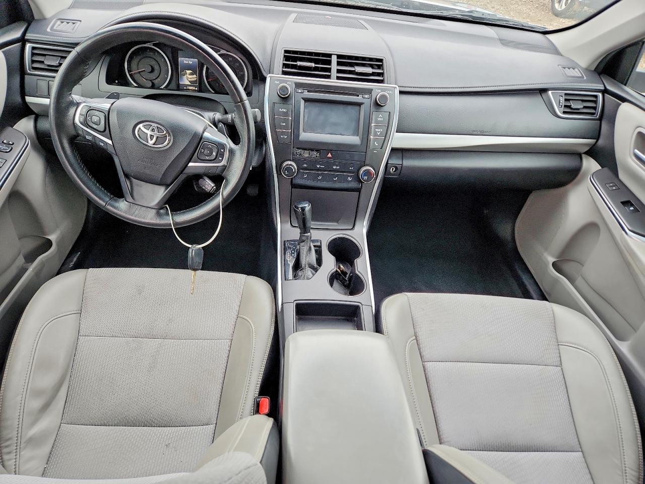 2016 TOYOTA CAMRY LE photo 8
