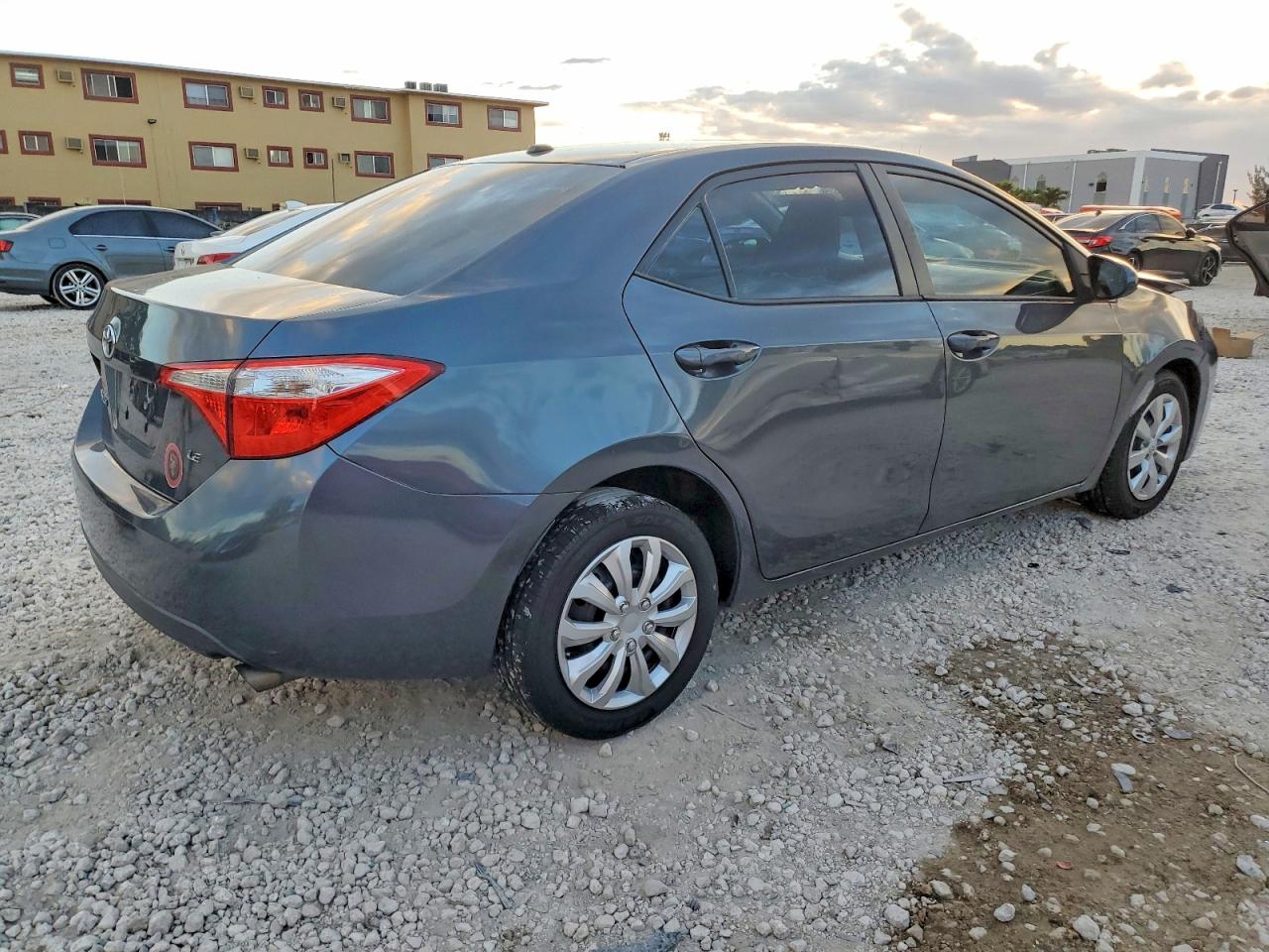 2016 TOYOTA COROLLA L photo 3