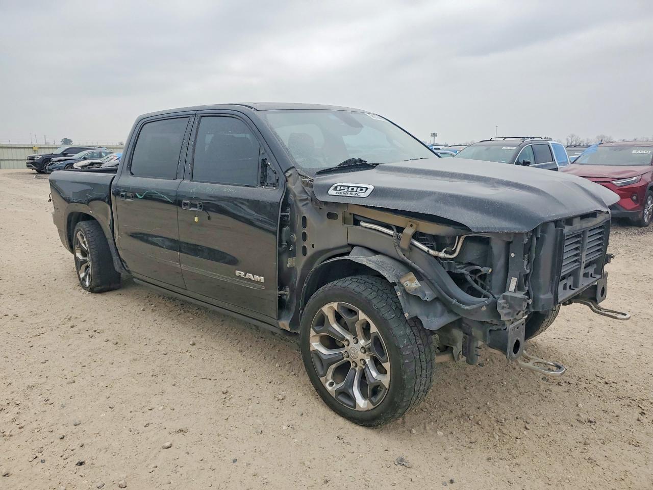 2019 RAM 1500 LIMITED photo 4