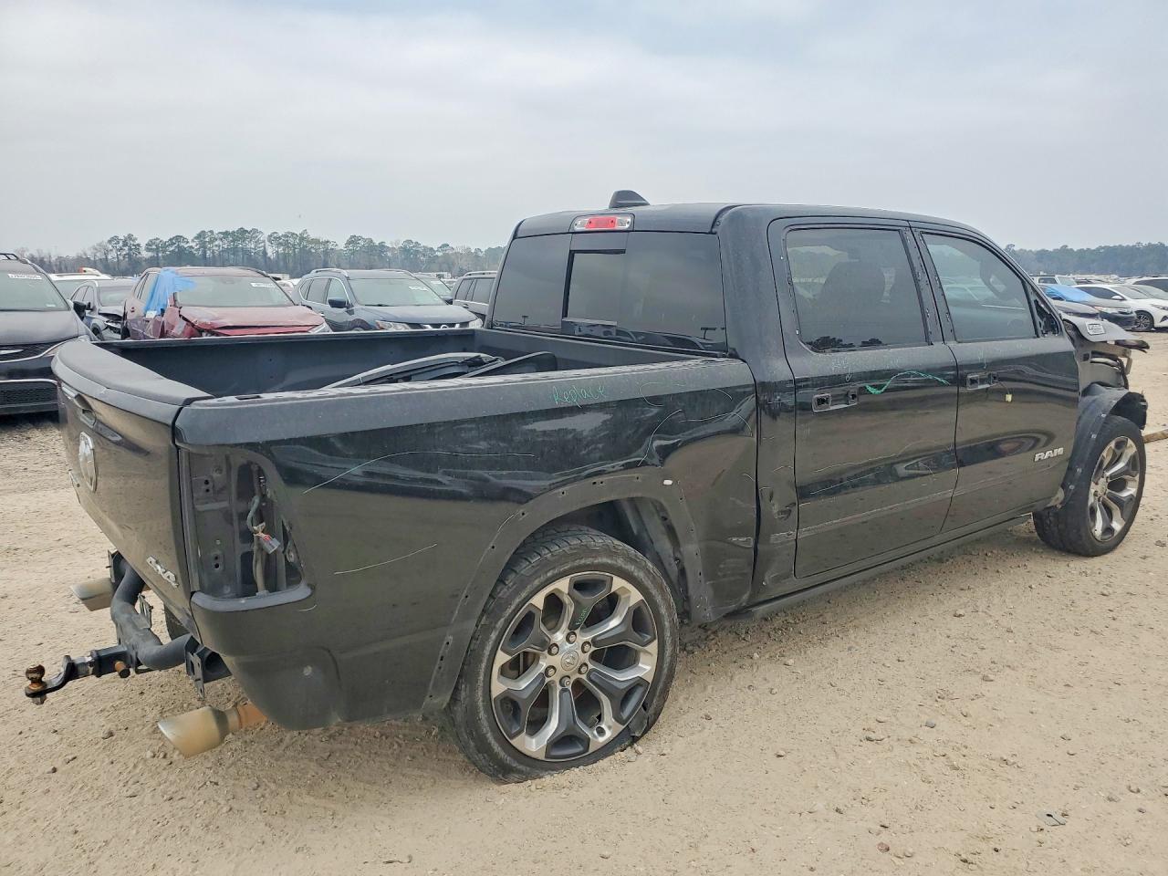 2019 RAM 1500 LIMITED photo 3