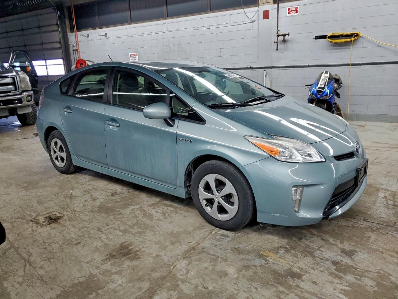 2013 TOYOTA PRIUS photo 4