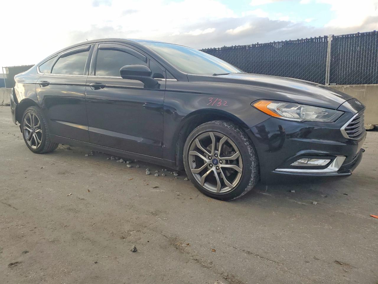 2017 FORD FUSION SE photo 4