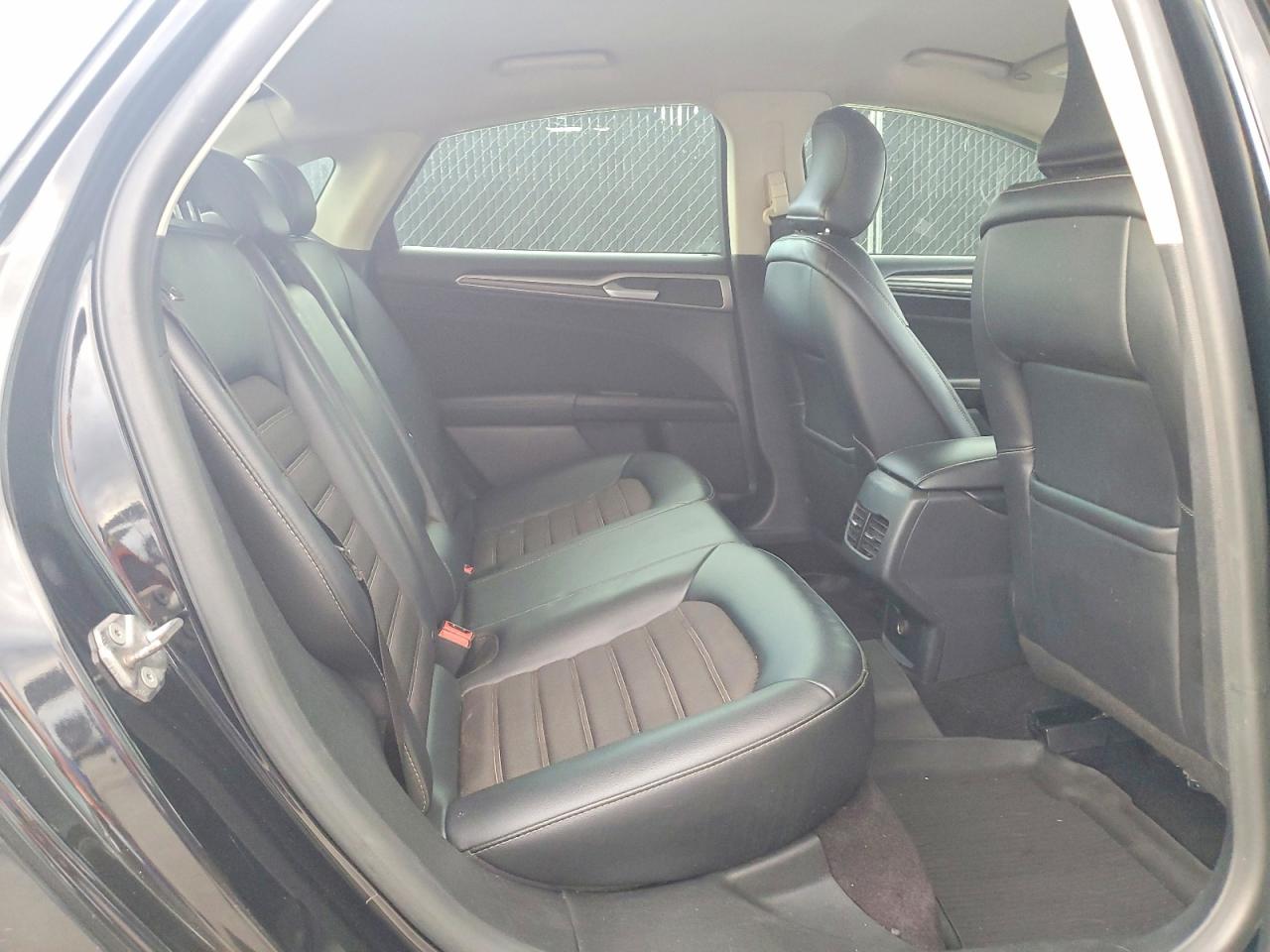 2017 FORD FUSION SE photo 10