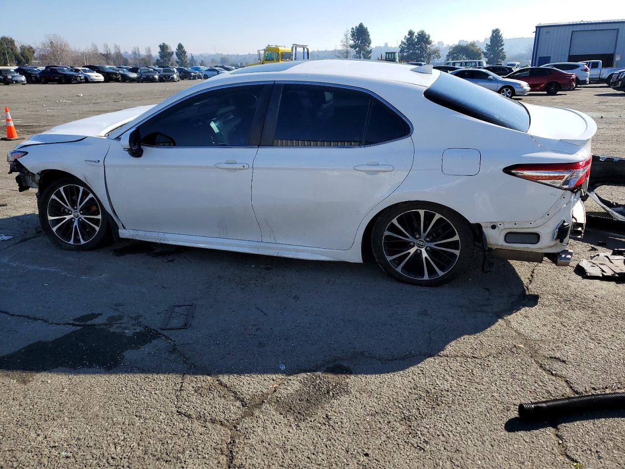 2020 TOYOTA CAMRY SE photo 2