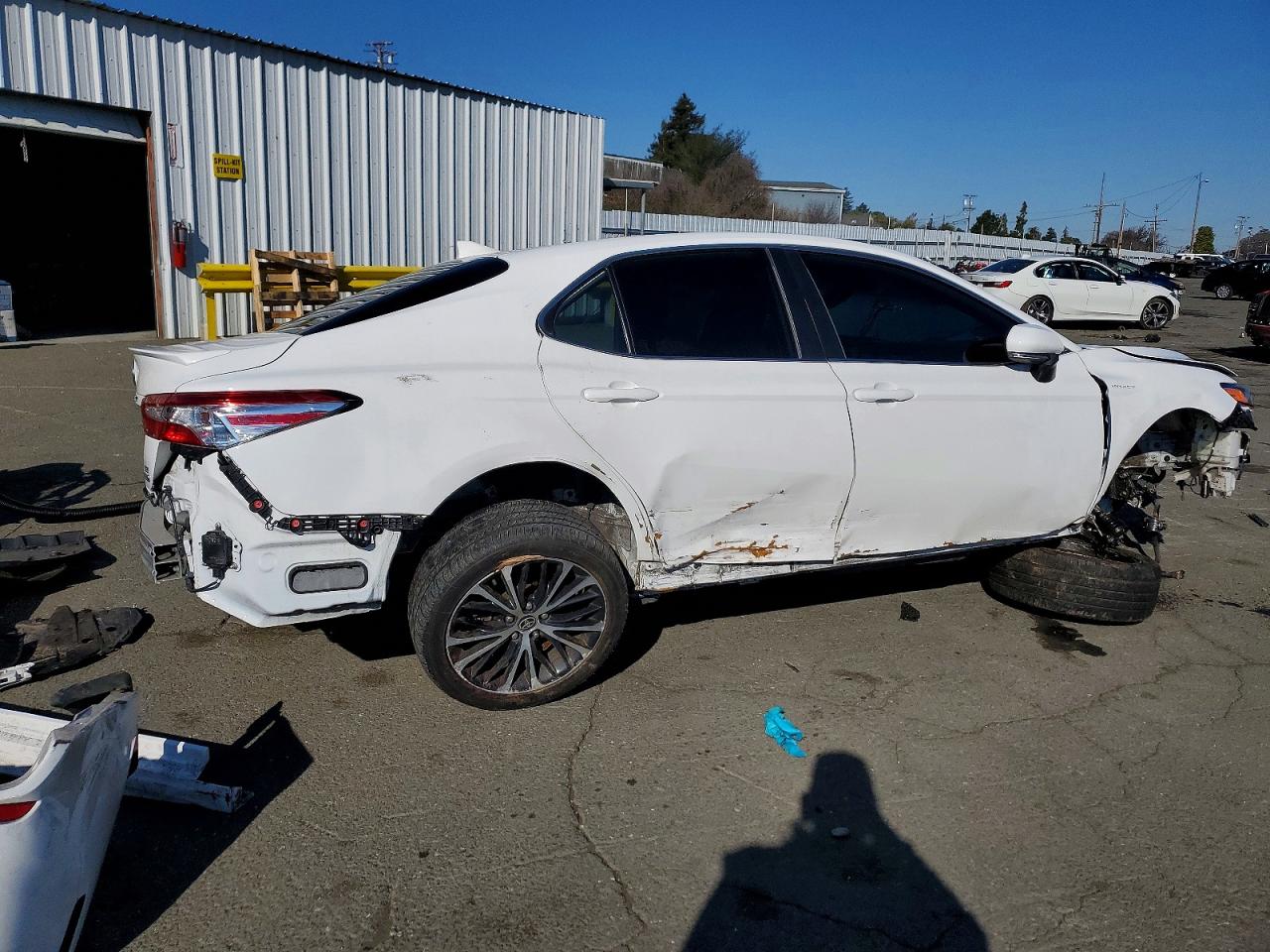 2020 TOYOTA CAMRY SE photo 3
