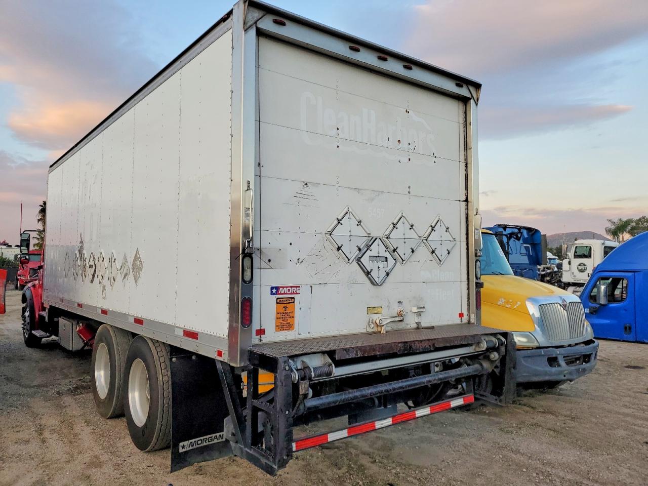 2013 FREIGHTLINER M2 112 MEDIUM DUTY photo 2