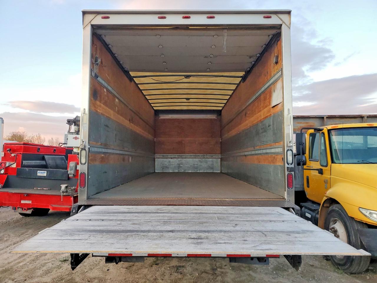 2013 FREIGHTLINER M2 112 MEDIUM DUTY photo 10