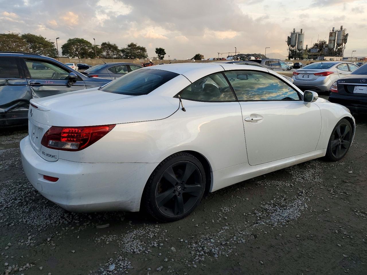 2010 LEXUS IS 350 photo 3