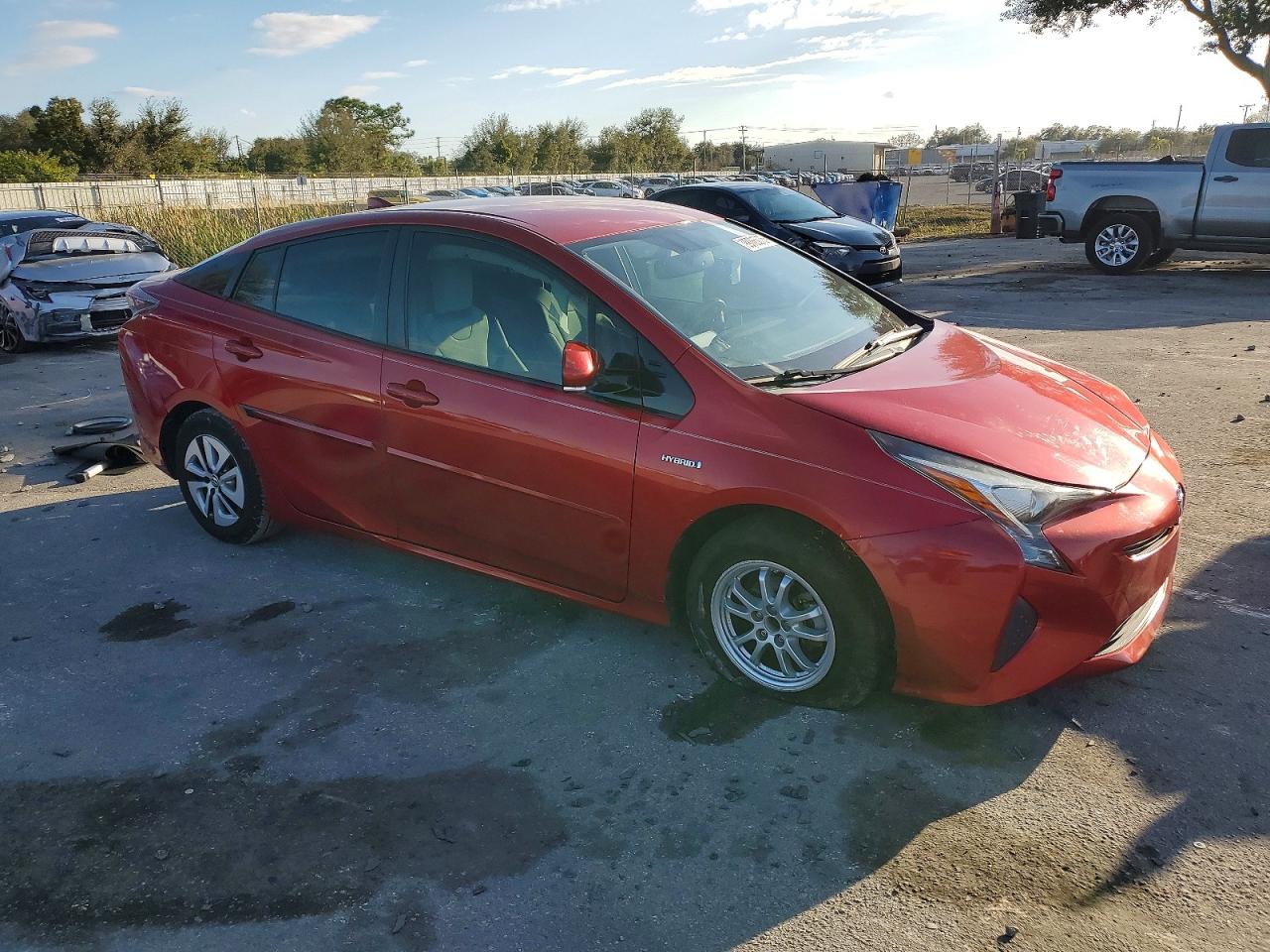 2016 TOYOTA PRIUS photo 4