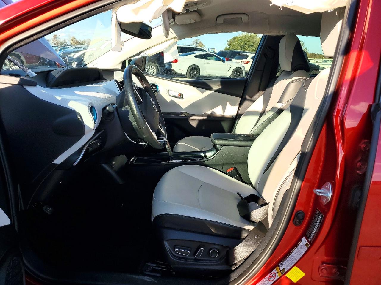 2016 TOYOTA PRIUS photo 7