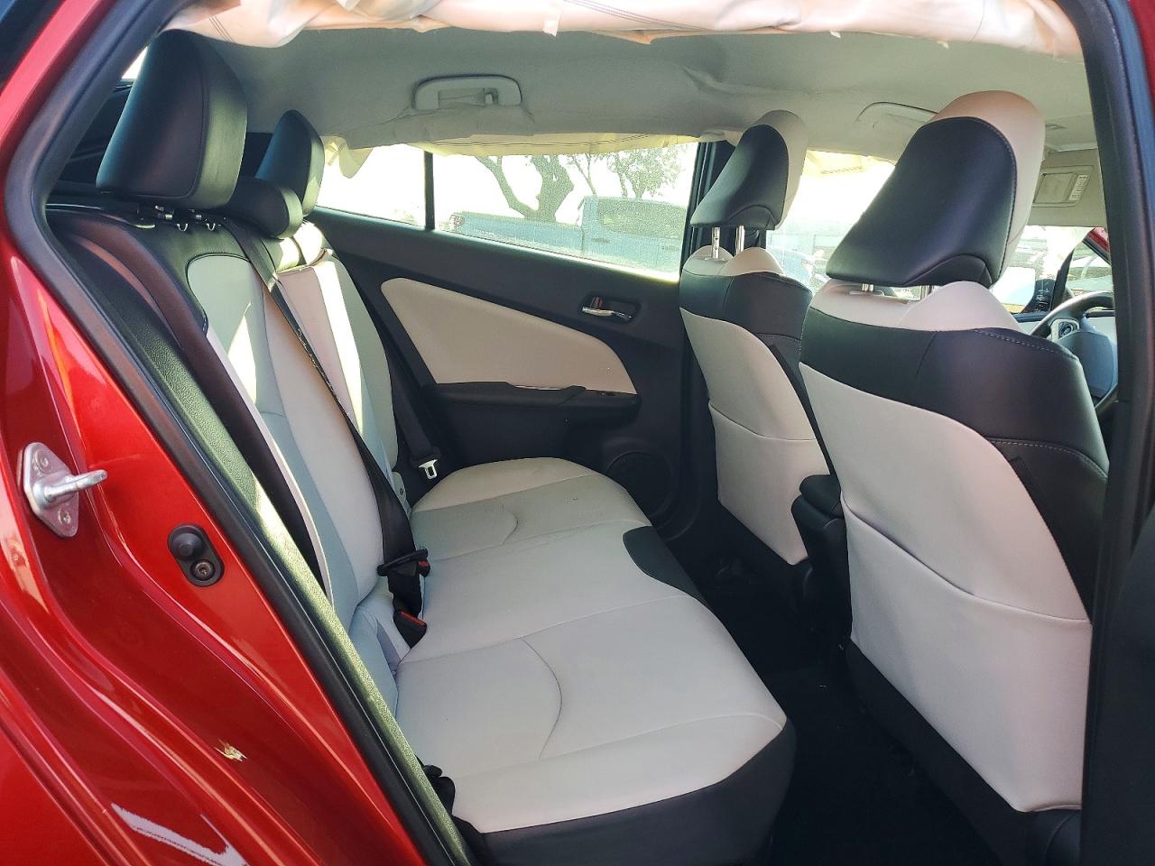 2016 TOYOTA PRIUS photo 10