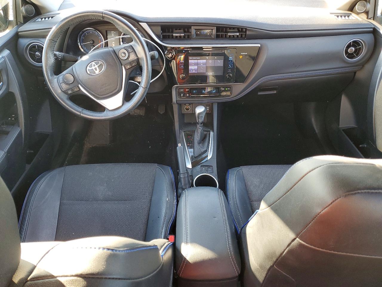 2017 TOYOTA COROLLA L photo 8
