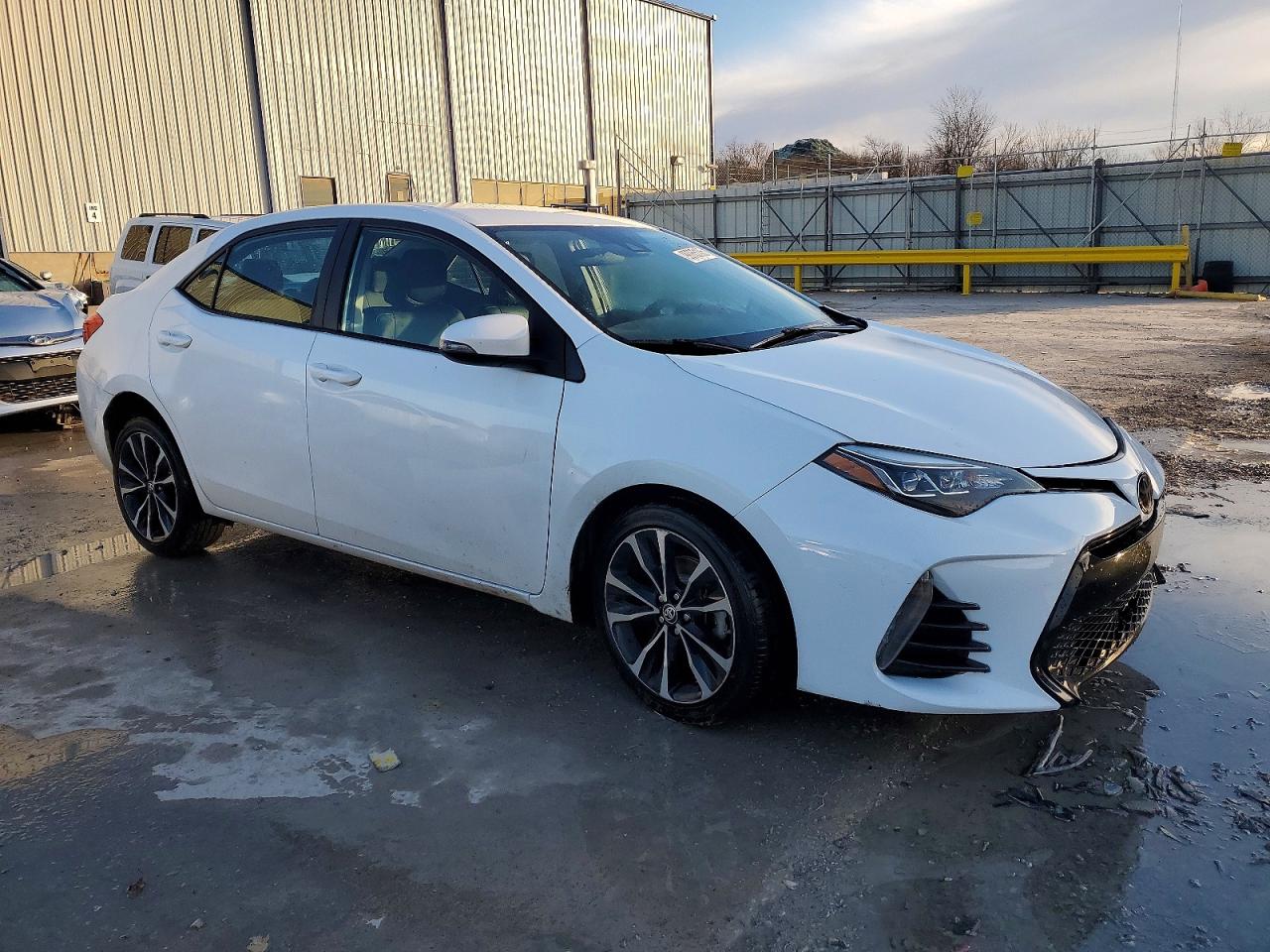 2017 TOYOTA COROLLA L photo 4