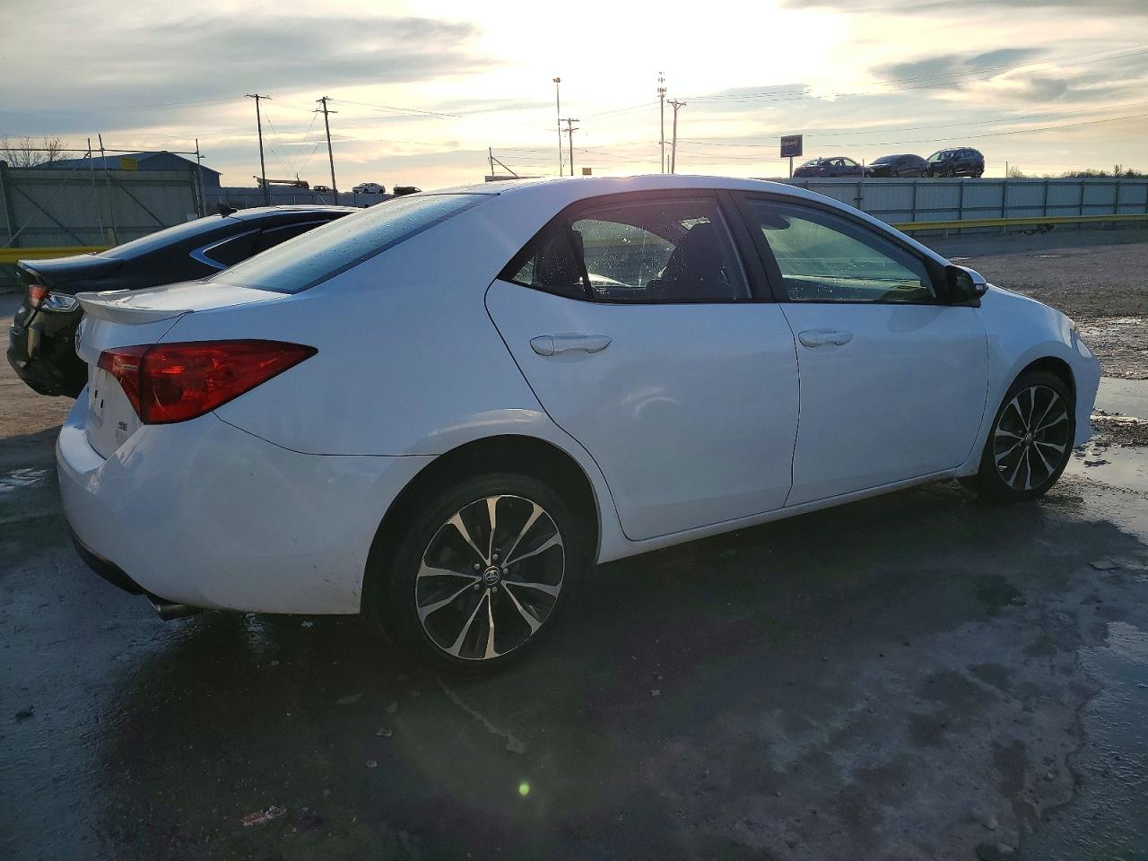 2017 TOYOTA COROLLA L photo 3
