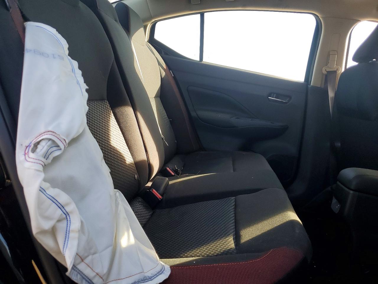 2025 NISSAN VERSA SR photo 10
