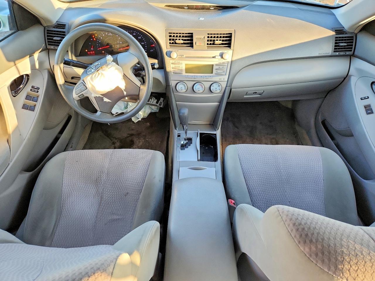 2010 TOYOTA CAMRY BASE photo 8