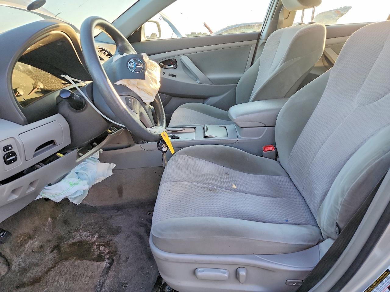 2010 TOYOTA CAMRY BASE photo 7