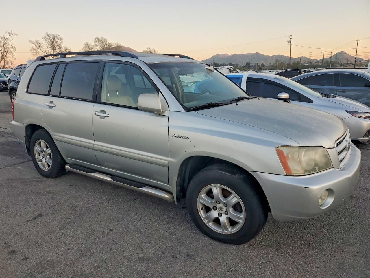 2003 TOYOTA HIGHLANDER LIMITED photo 4