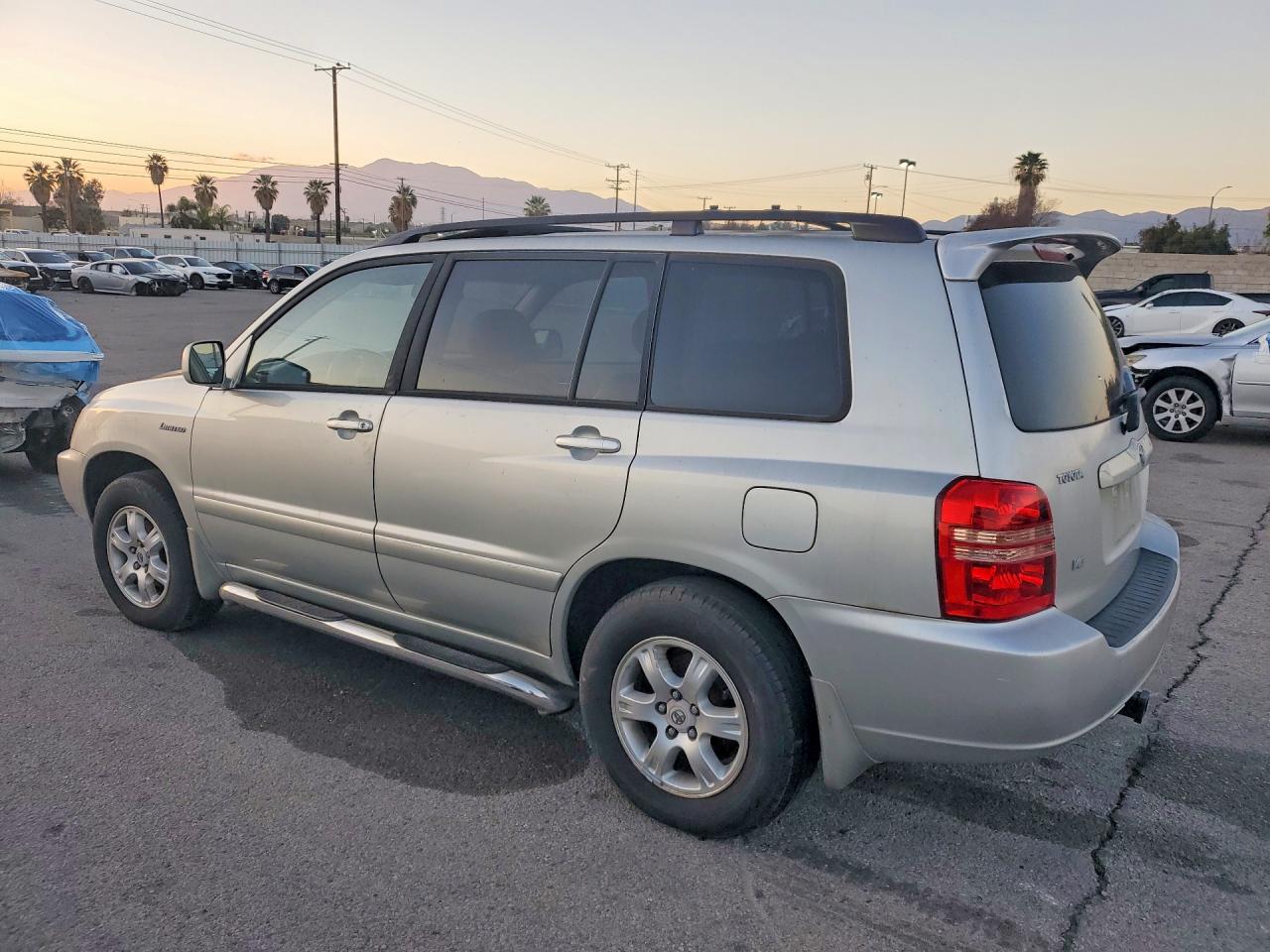 2003 TOYOTA HIGHLANDER LIMITED photo 2