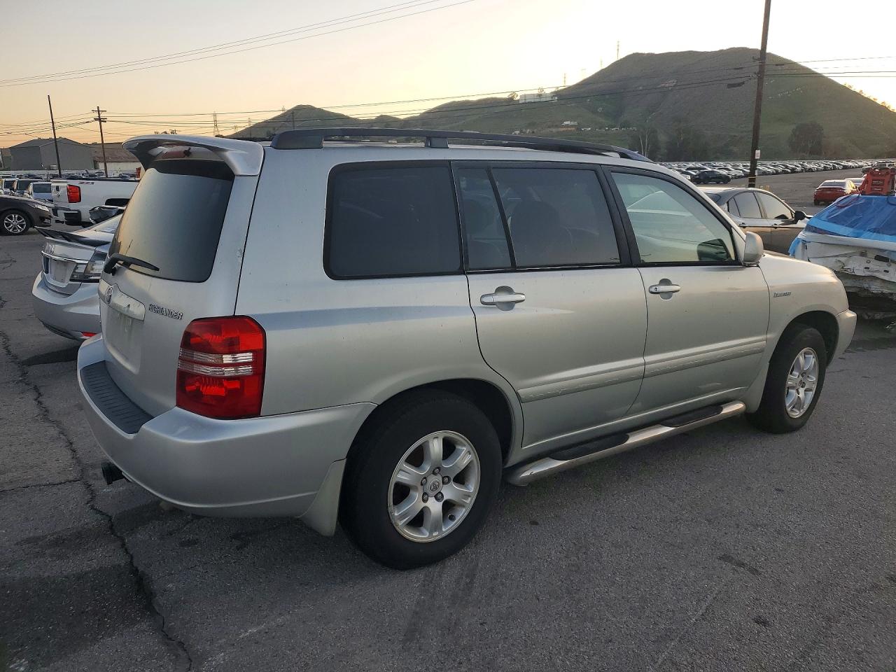 2003 TOYOTA HIGHLANDER LIMITED photo 3