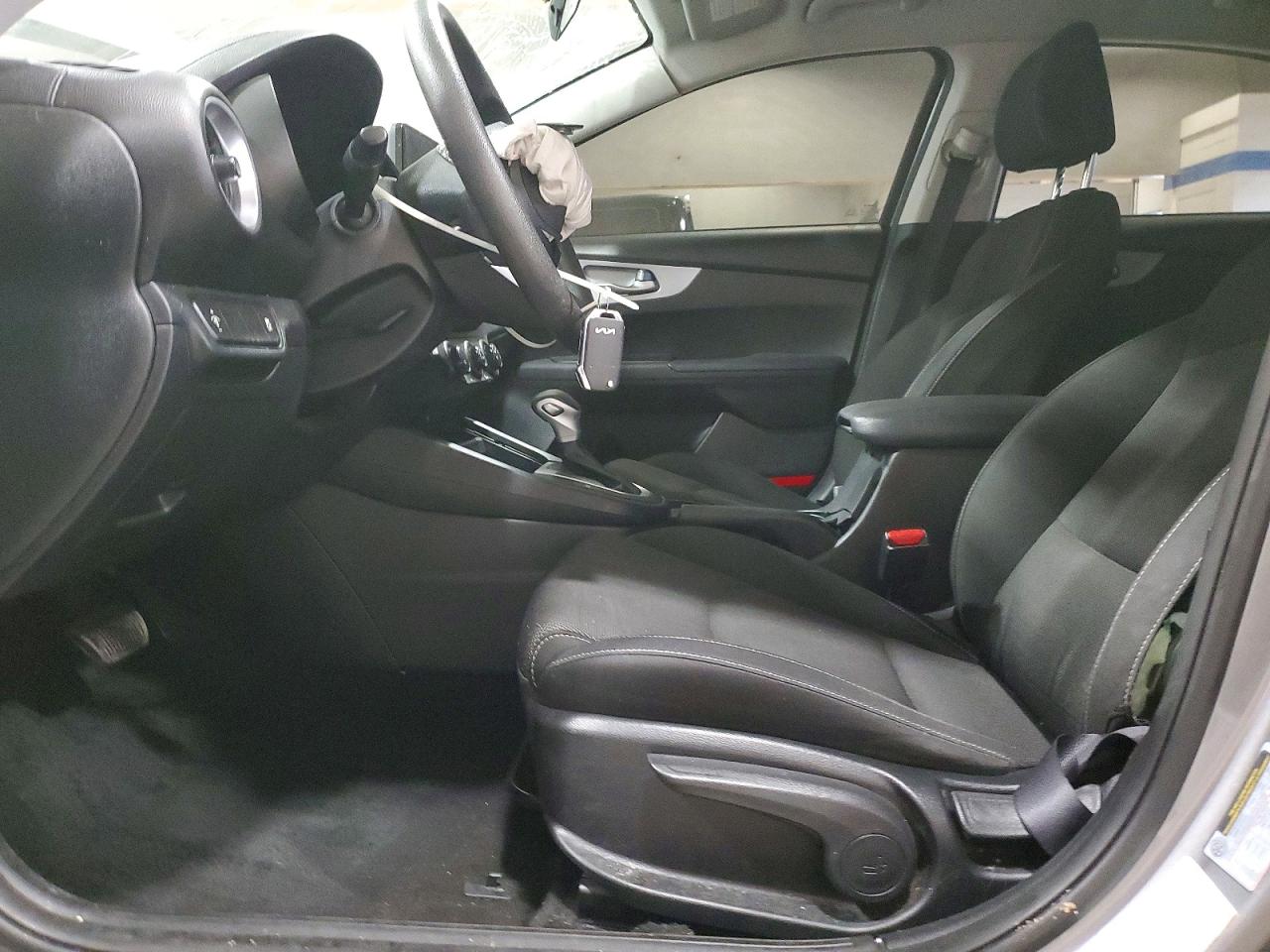 2023 KIA FORTE LX photo 13