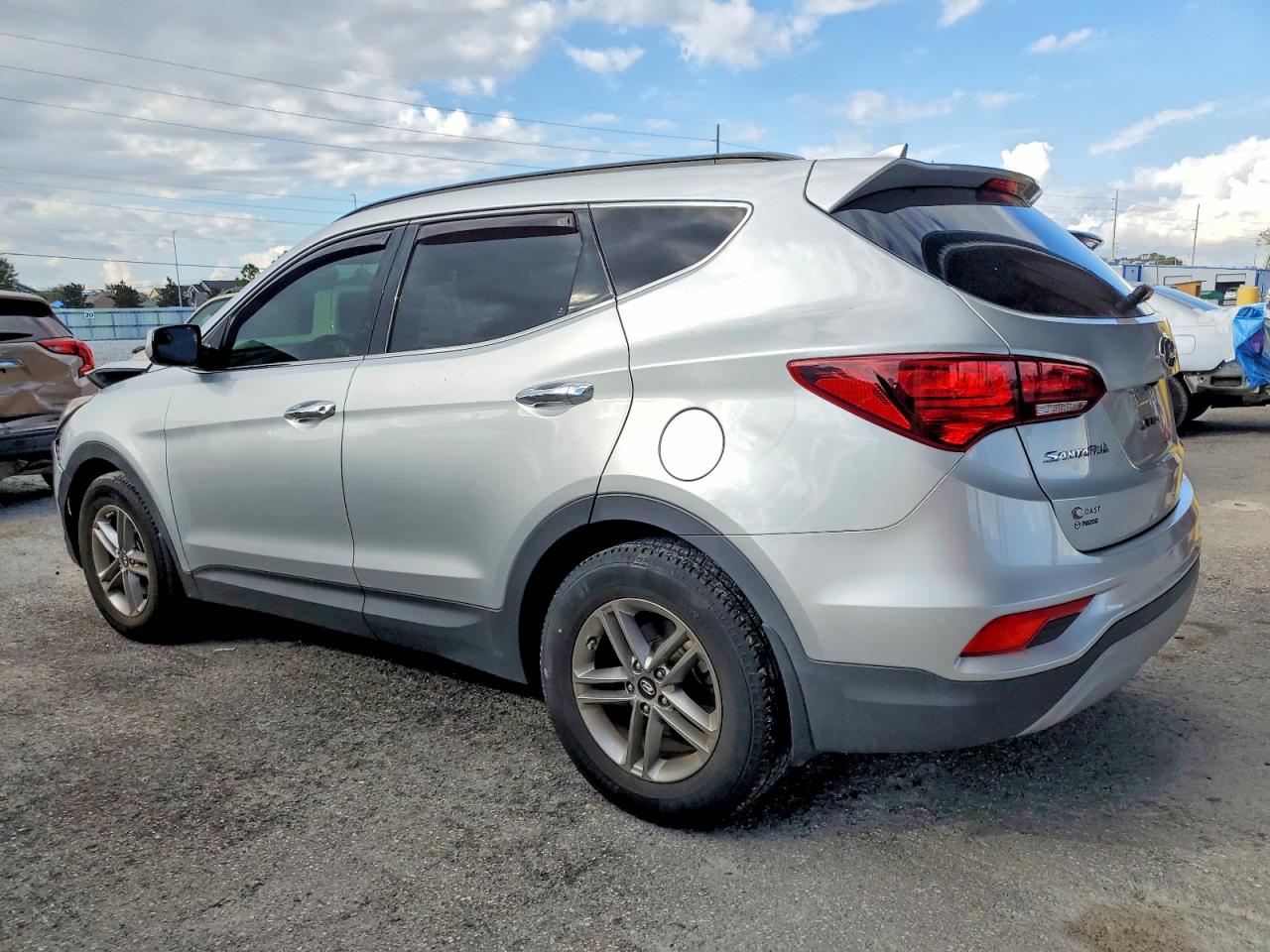 2017 HYUNDAI SANTA FE SPORT photo 2