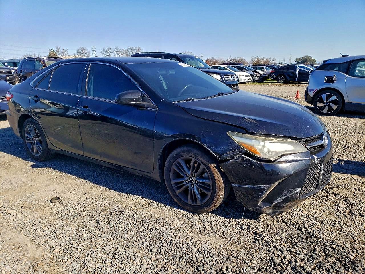 2016 TOYOTA CAMRY LE photo 4