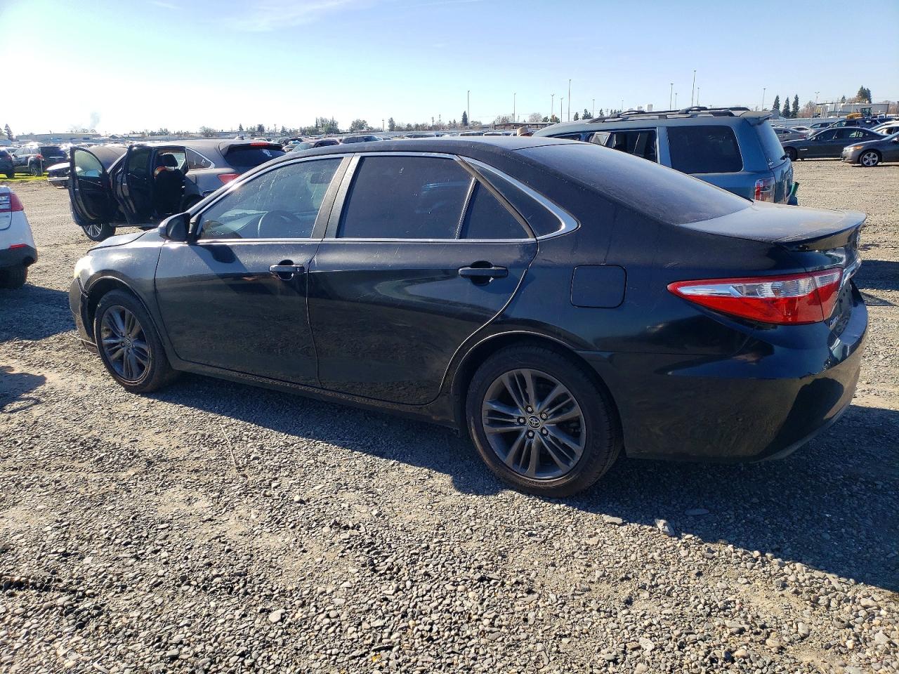 2016 TOYOTA CAMRY LE photo 2