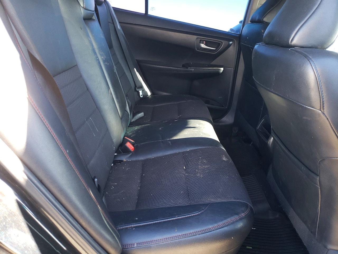 2016 TOYOTA CAMRY LE photo 10