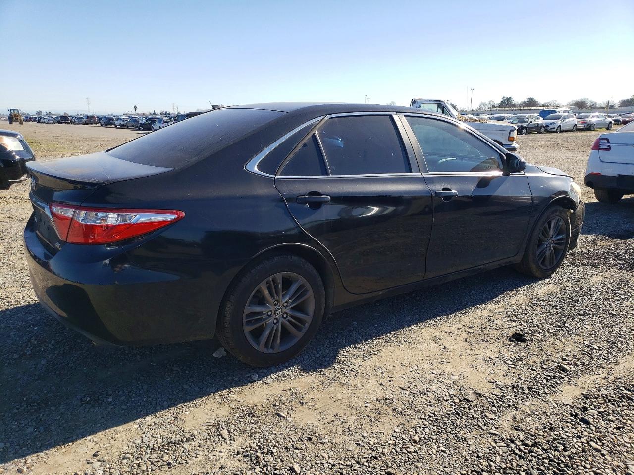 2016 TOYOTA CAMRY LE photo 3
