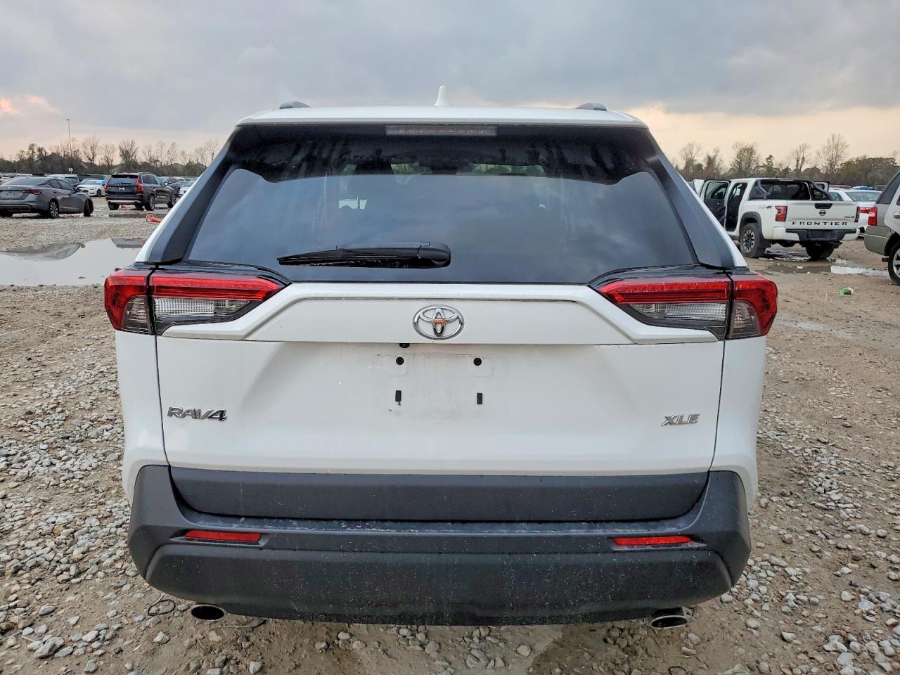 2024 TOYOTA RAV4 XLE photo 6