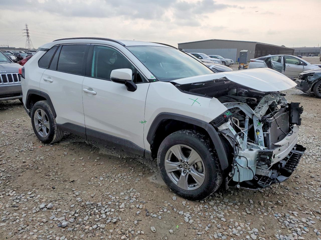 2024 TOYOTA RAV4 XLE photo 4