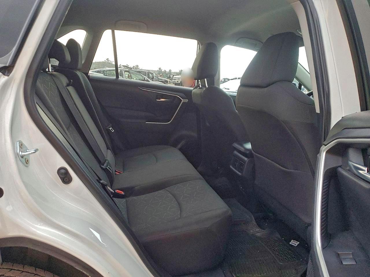 2024 TOYOTA RAV4 XLE photo 11