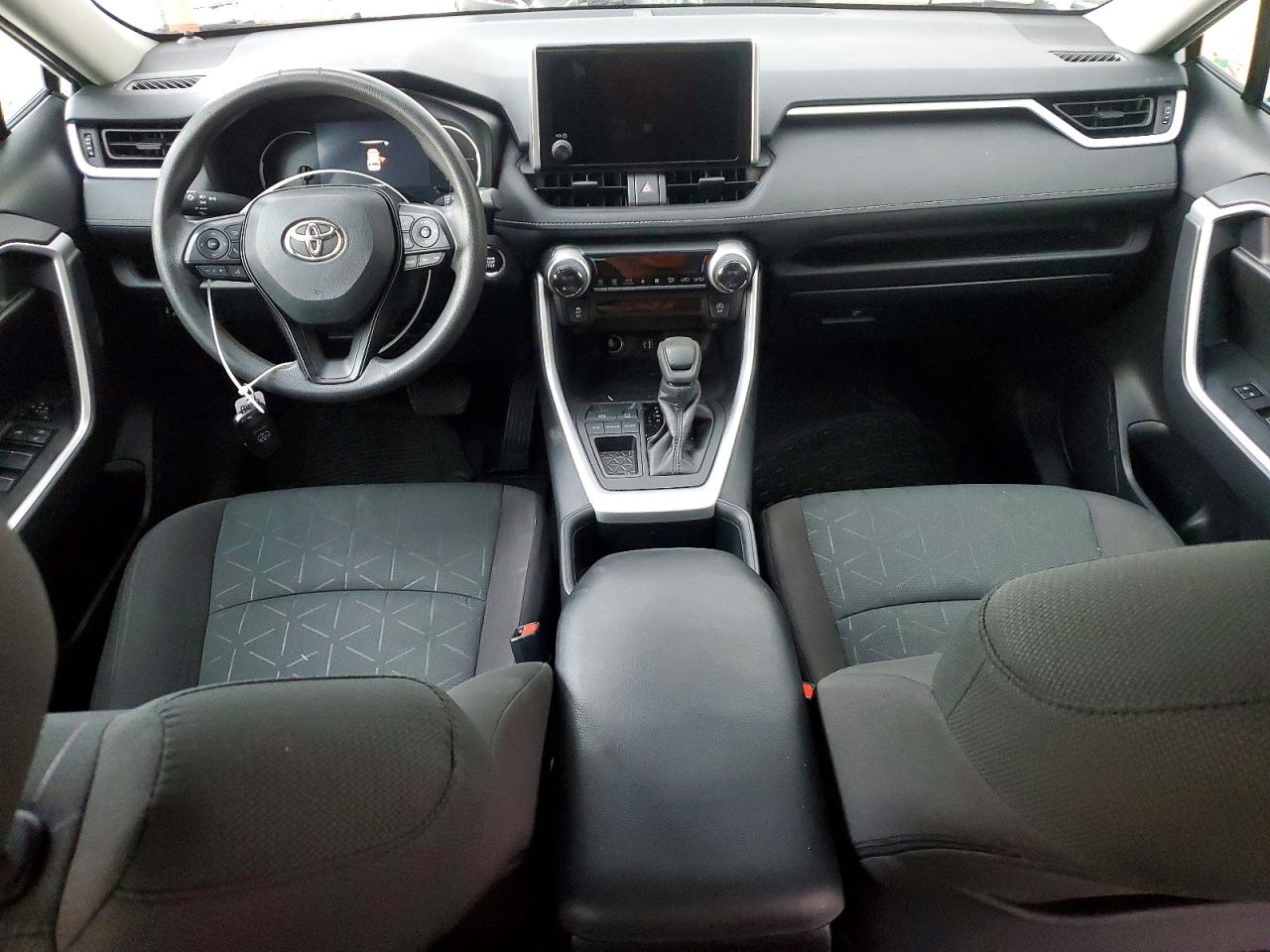 2024 TOYOTA RAV4 XLE photo 8