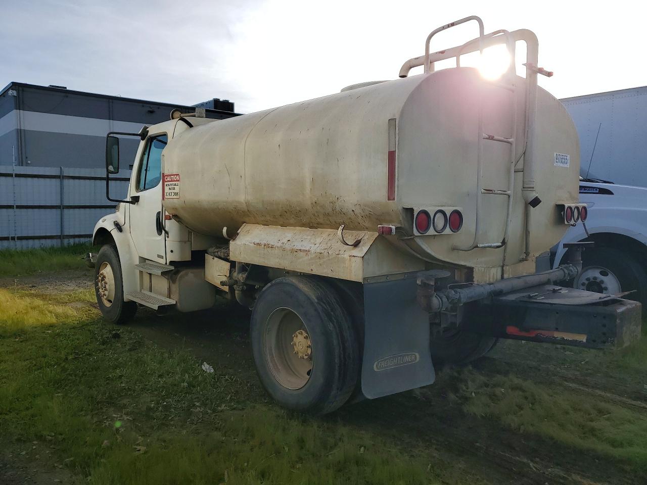 2004 FREIGHTLINER BUSINESS CLASS M2 TANK TRUCK photo 3
