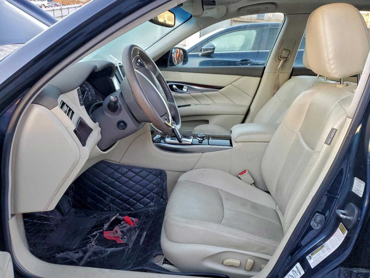 2016 INFINITI Q70L 3.7 photo 7