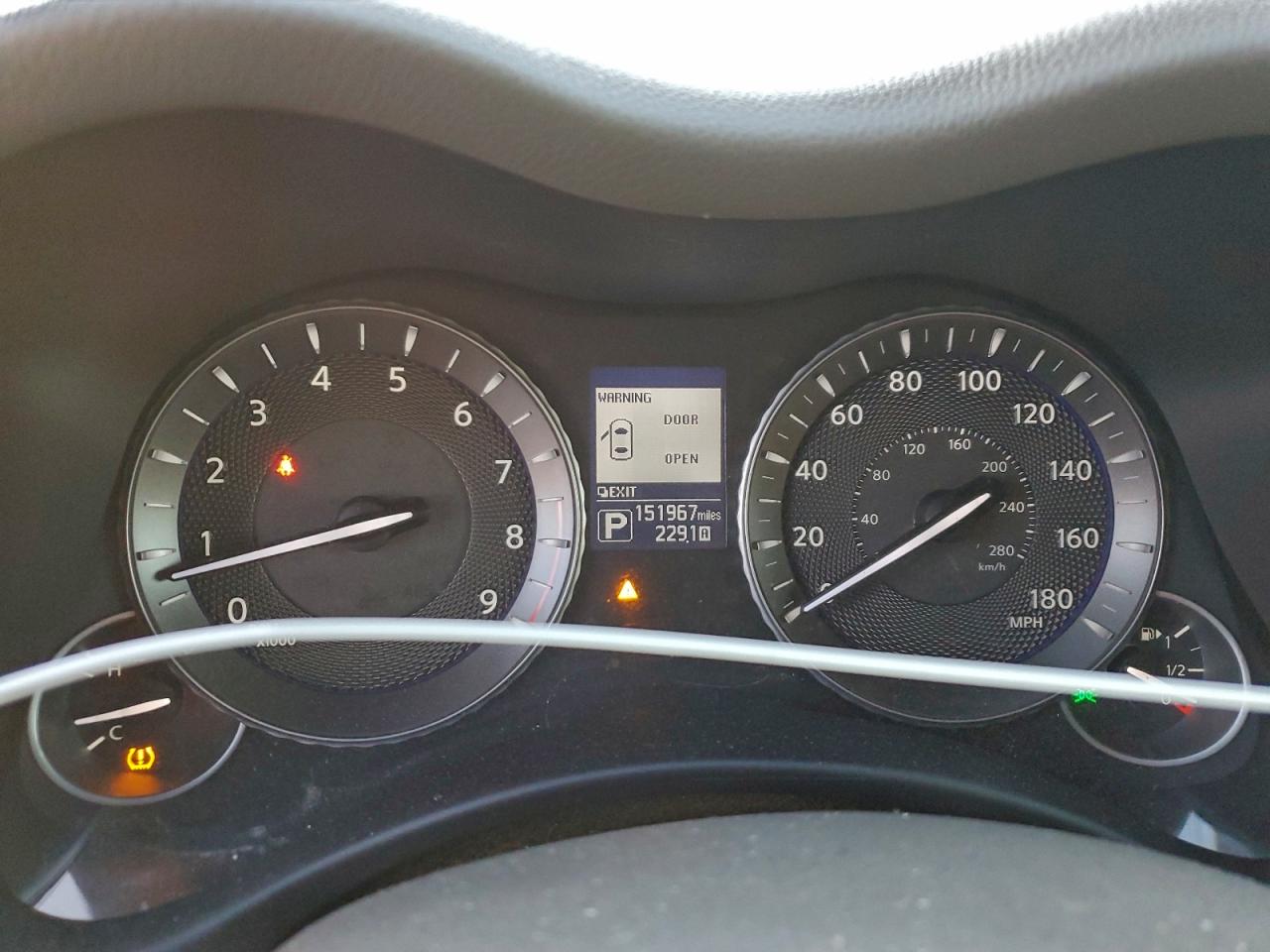 2016 INFINITI Q70L 3.7 photo 9