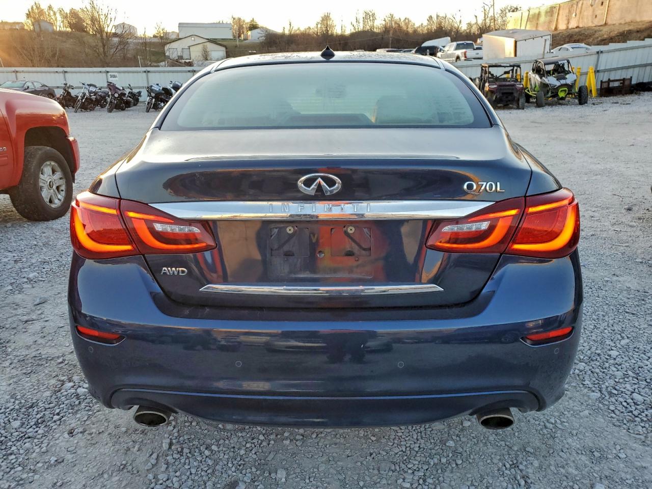 2016 INFINITI Q70L 3.7 photo 6