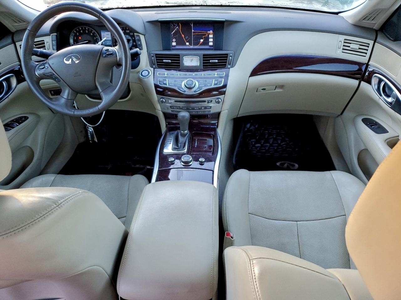 2016 INFINITI Q70L 3.7 photo 8