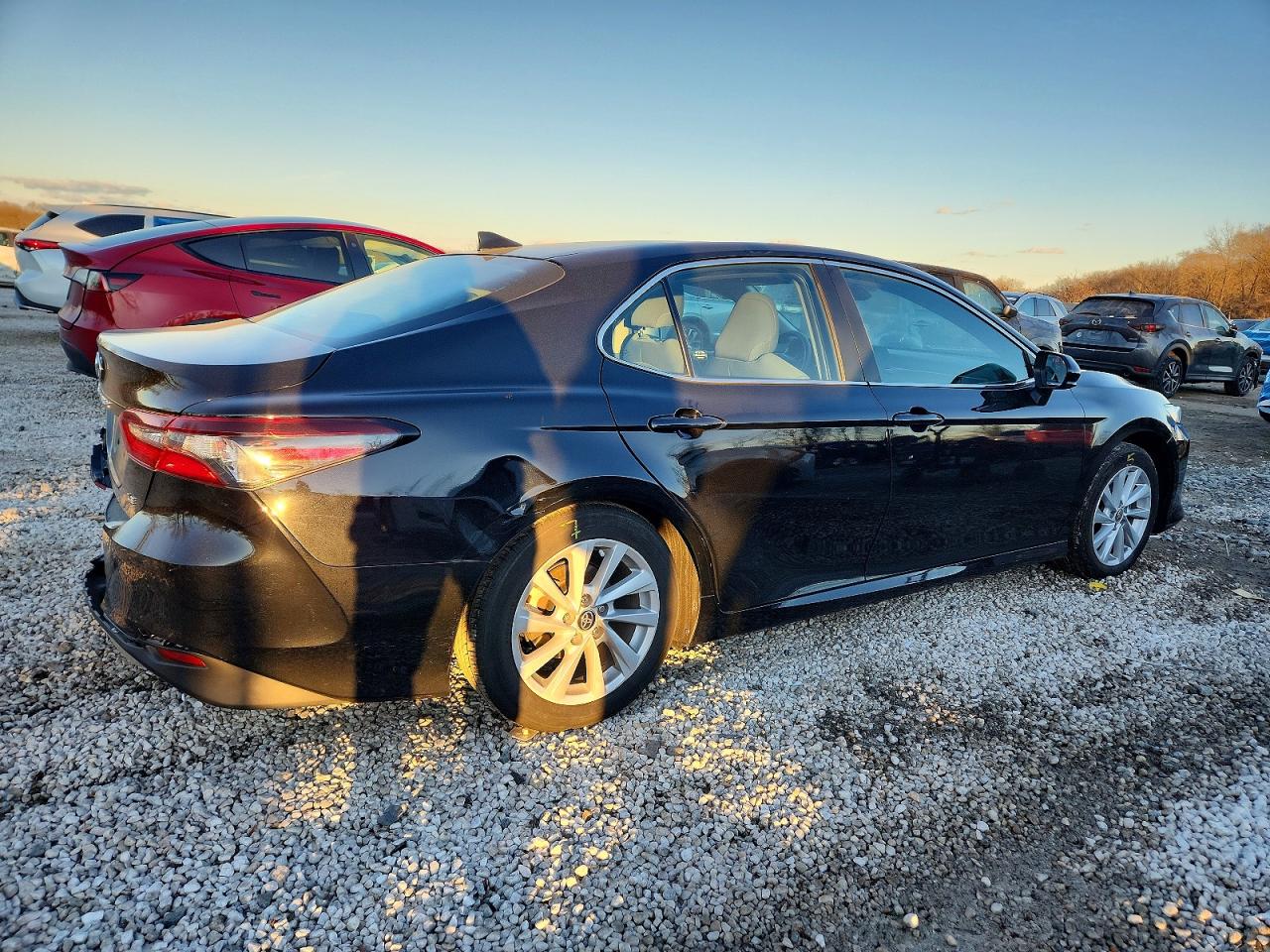 2021 TOYOTA CAMRY LE photo 5