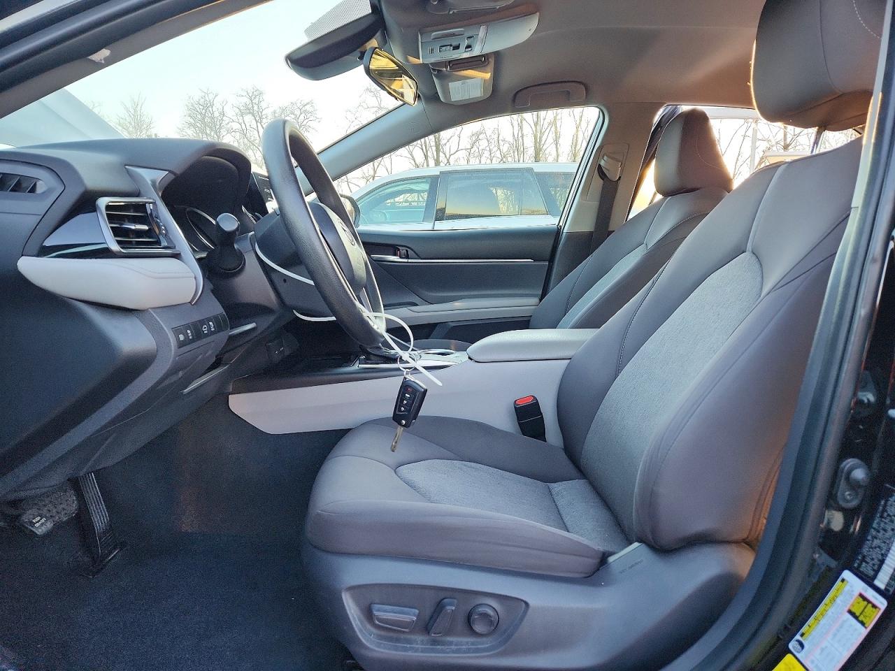 2021 TOYOTA CAMRY LE photo 13
