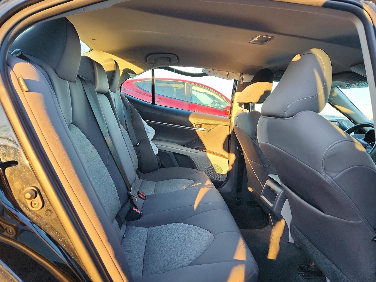 2021 TOYOTA CAMRY LE photo 19