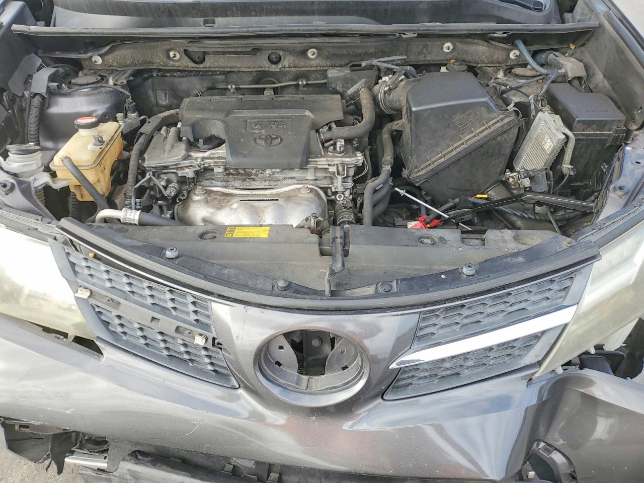 2015 TOYOTA RAV4 XLE photo 12