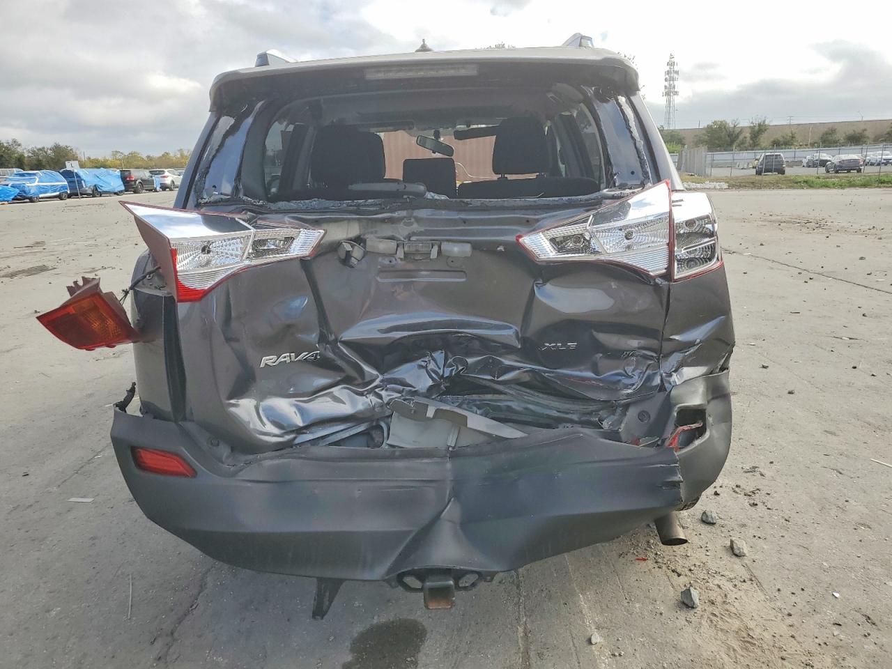 2015 TOYOTA RAV4 XLE photo 6
