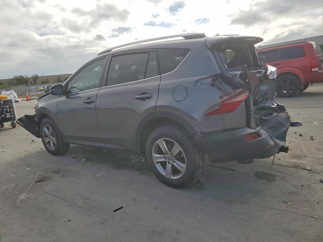 2015 TOYOTA RAV4 XLE photo 2